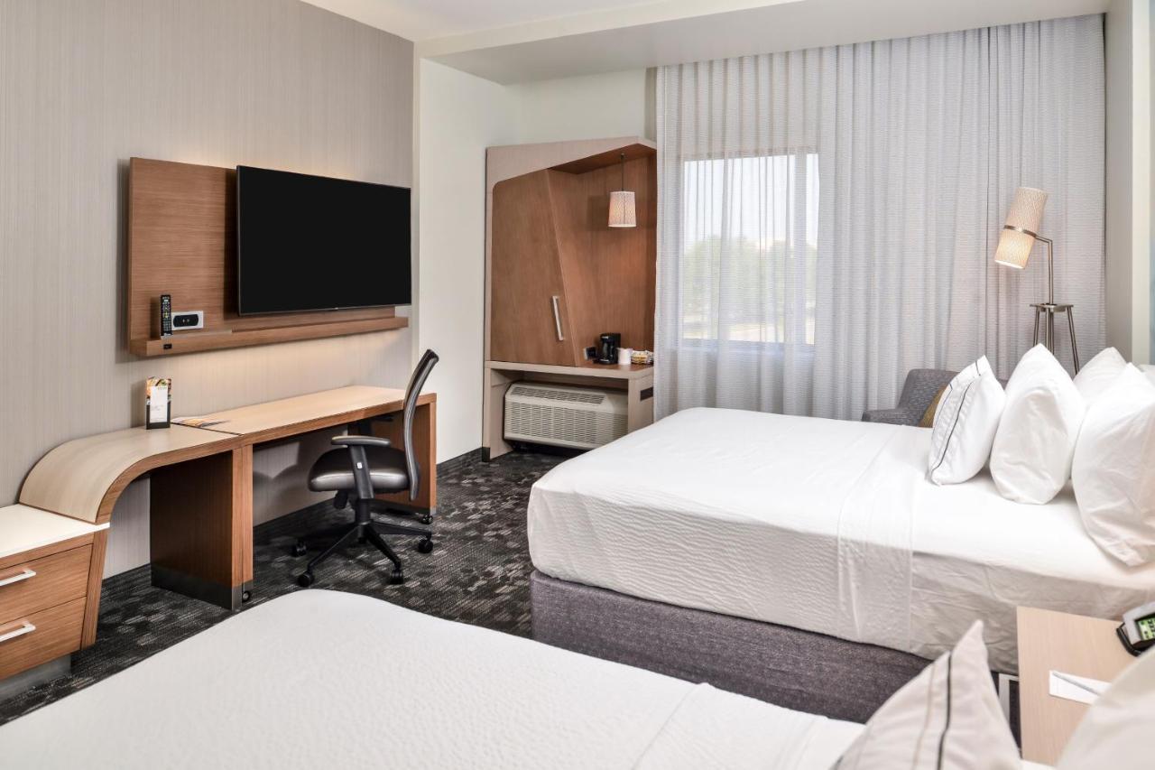 Courtyard By Marriott Charlotte Northlake Екстериор снимка