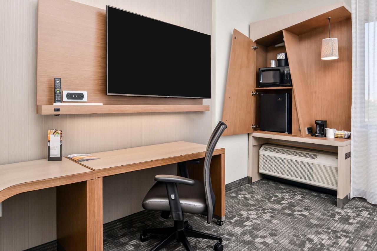Courtyard By Marriott Charlotte Northlake Екстериор снимка