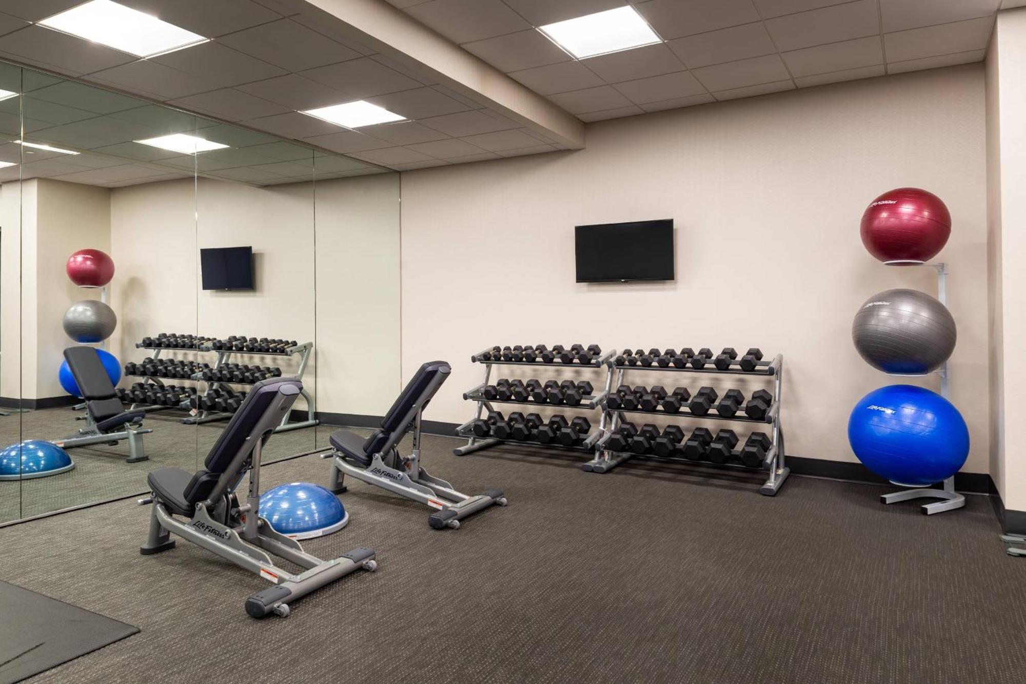 Courtyard By Marriott Charlotte Northlake Екстериор снимка